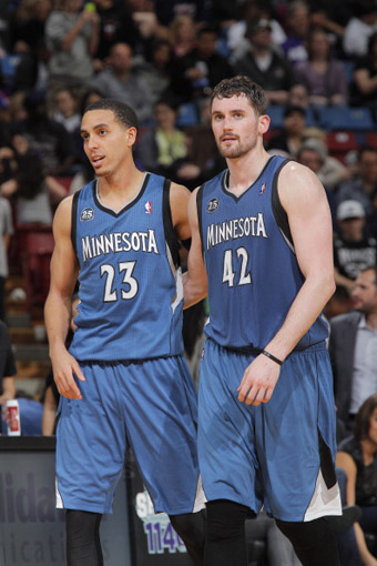 世体：法兰克福球迷在诺坎普制造骚乱，巴萨要求经济赔偿（世体：诺坎普爆发法兰克福球迷骚动，巴萨拟追索经济赔偿）