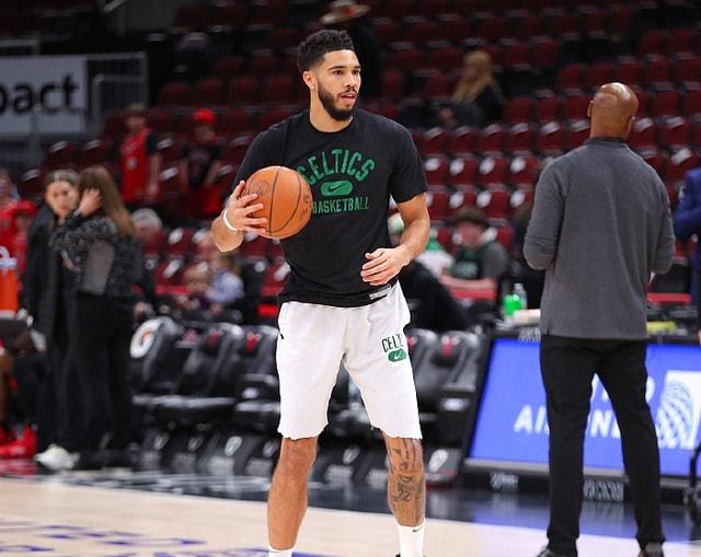 迪乌夫：齐沃经常和我交流帮我提高，高兴自己的机会越来越多（迪乌夫：齐沃常与我沟通助我进步，很高兴自己的出场机会越来越多）