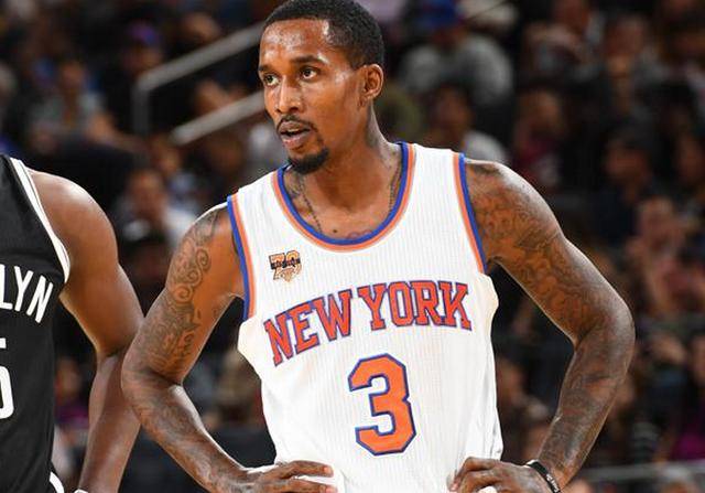 记者：莱万有一种几乎疯狂的求胜欲，他与哈维成了更衣室对手（记者：莱万胜欲近乎疯狂，与哈维在更衣室已成对立面）